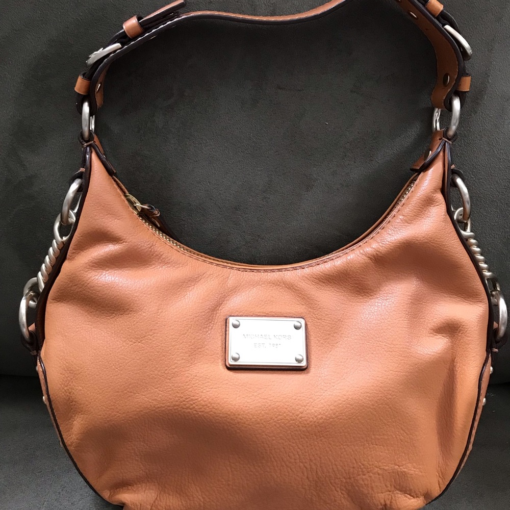 Michael Kors leather shoulder bag.